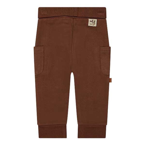 Een joggingbroekje in de kleur bruin uit de Friends in the Woods collectie van Frogs and Dogs. Een stoer broekje met zakjes en knoopjes aan de voorzijde.