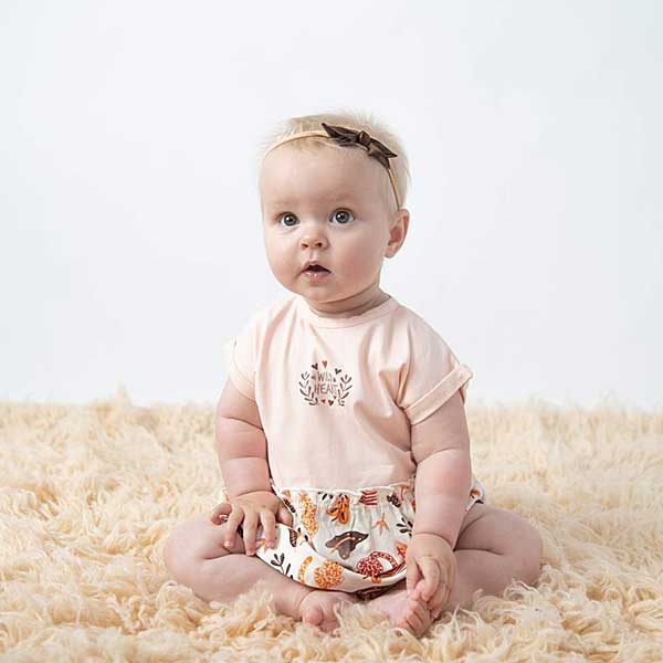 Een schattig jurkje voor jouw kleine meid uit de collectie Jungle van Frogs and Dogs. Het jurkje heeft een kleine print op de top en een bonte print aan de onderkant.