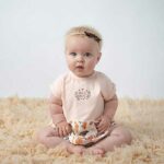 Een schattig jurkje voor jouw kleine meid uit de collectie Jungle van Frogs and Dogs. Het jurkje heeft een kleine print op de top en een bonte print aan de onderkant.