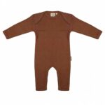 Een leuk boxpakje Amber Brown voor jouw kleintje met een weefmotief in de kleur bruin uit de collectie van Little Indians. Het boxpakje heeft geen voetjes.