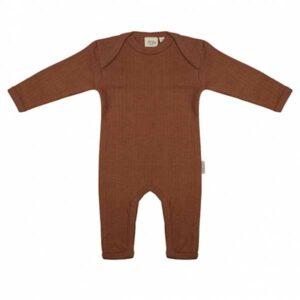 Een leuk boxpakje Amber Brown voor jouw kleintje met een weefmotief in de kleur bruin uit de collectie van Little Indians. Het boxpakje heeft geen voetjes.