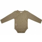 Dit mooie romper met lange mouw Dots Sponge met leuke stippenprint komt uit de collectie van Little Indians. Het rompertje heeft een overslag.