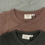 Mooie rompertjes van Little Indians. Deze rompertjes hebben allemaal een overslagsluiting.