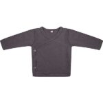 Dit mooie shirt lange mouw Pavement komt uit de collectie van Little Indians. Het shirtje heeft een overslagsluiting. Gemaakt van biologisch katoen.