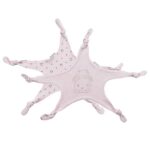 Een heerlijk zacht knuffeldoekje in de kleur roze uit de collectie Forever Friends van Frogs and Dogs. Op de voorzijde is het logo geborduurd en op de achterzijde kleine printjes.