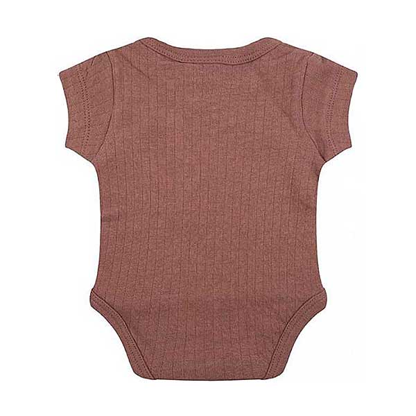 Dit mooie romper korte mouw Burlwoord komt uit de collectie van Little Indians. Het rompertje heeft een overslag en drukkertjes tussen de beentjes.