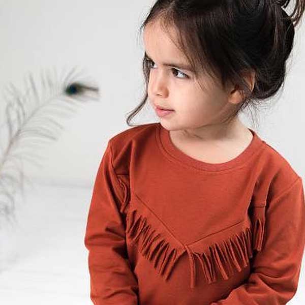 Dit mooie sweater lange mouw Boho Volant Picante met volant in de kleur roestbruin komt uit de collectie van Little Indians. Gemaakt van biologisch katoen.