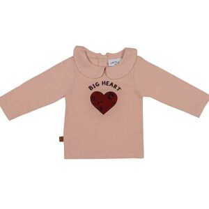 Een lieve roze shirt met lange mouw uit de collectie Wild about You van Frogs and Dogs met de tekst Big Heart en een afbeelding van een hartje op de voorzijde. 