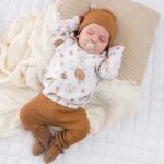 Dit mooie ecru shirt met lange mouw Schildpad komt uit de collectie van Little Adventures. Het shirtje heeft een drukker sluiting op de schouder. Gemaakt van biologisch katoen.