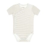 Deze mooie romper korte mouw Small Grey Stripe komt uit de collectie van Little Indians. Het rompertje heeft een overslag en drukkertjes tussen de beentjes.