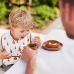 Waterproof slabben Pear van Jollein met all over perenprint en lichtbruine bies geleverd als set van twee stuks