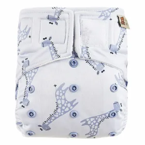 Een makkelijke wasbare dagluier in het design Giraffe Blue. Deze luier is te gebruiken vanaf de geboorte tot zindelijkheid. Met verwijderbare booster voor extra absorptie.