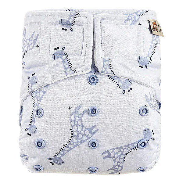 Een makkelijke wasbare dagluier in het design Giraffe Blue. Deze luier is te gebruiken vanaf de geboorte tot zindelijkheid. Met verwijderbare booster voor extra absorptie.