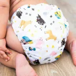 Een makkelijke wasbare pocketluier in het design Farm Animals. Deze luier is te gebruiken vanaf de geboorte tot zindelijkheid. Met dubbele lekgoten en verwijderbare booster voor extra absorptie.