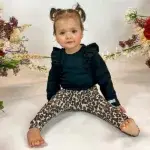 Hier vindt je de legging Lilly Leopard van May Mays. Met deze legging zal jouw kleintje de show stelen. Of het nu is op een feestje, speeldate of een dagje in de opvang.