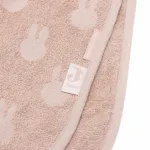 Een heerlijke zachte badponcho in de kleur oudroze van het merk Jollein. Het design van deze badponcho is Nijntje en is gemaakt van badstof katoen. Heerlijk warm en makkelijk voor na het douchen of badderen.