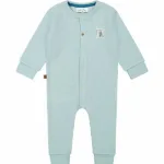 Een heerlijk zacht boxpakje in de kleur lichtblauw van Polar Adventure uit de collectie van Frogs and Dogs. Het boxpakje is ook geschikt om mee te slapen.