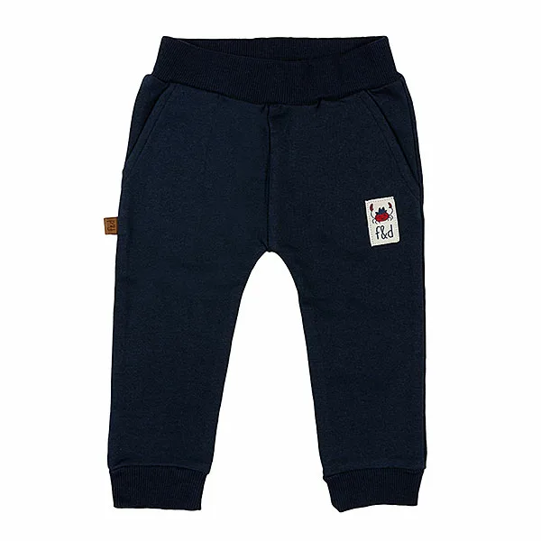 Dit broekje Pirate Plain is gemaakt van heerlijke katoen in de kleur Navy en komt uit de collectie van Frogs and Dogs. Een stoer broekje met een elastische broeksband.