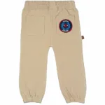 Dit stoere joggingsbroekje is effen beige van kleur. Dit broekje komt uit de Handsome Academy collectie van Frogs and Dogs. Voorzien van elastische broeksband en elastische boordjes aan de broekspijpjes.