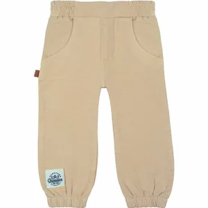 Dit stoere joggingsbroekje is effen beige van kleur. Dit broekje komt uit de Handsome Academy collectie van Frogs and Dogs. Voorzien van elastische broeksband en elastische boordjes aan de broekspijpjes.