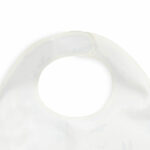 Hier vindt je de leuke slabbenset van Nijntje (Miffy) & Snuffy uit de collectie van Jollein. De set bestaat uit 2 slabben. De ene heeft een crèmekleurige achtergrond met een olijfgroene opdruk van Nijntje (Miffy) & Snuffy. De andere slab heeft een olijfgroene achtergrond met een crèmekleurige opdruk. Daarnaast heeft de slab ook een opvangbakje.