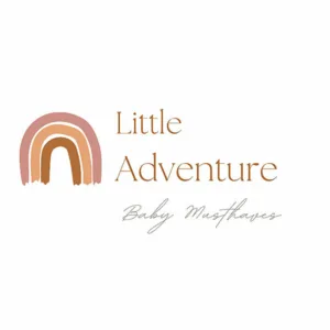 Alle kleding van Little Adventure worden gemaakt in Nederland. Het wordt gemaakt in de maten 44 tot en met 116. Het gezicht achter het merk Little Adventure is Debbie.