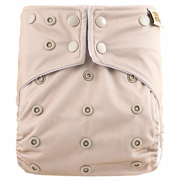 Een makkelijke wasbare pocketluier in het design Nougat. Deze luier is te gebruiken vanaf de geboorte tot zindelijkheid. Met dubbele lekgoten en verwijderbare booster voor extra absorptie.