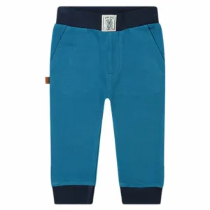 Dit stoere joggingsbroekje is gemaakt van 2 kleuren blauw. Dit broekje komt uit de Polar Adventure collectie van Frogs and Dogs. Voorzien van broeksband met koord en steekzakjes aan de voorzijde en 2 zakjes aan de achterkant.