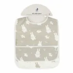 Een leuke set waterproof slabben uit de collectie Miffy (Nijntje) & Snuffy Olive Green. De set bestaat uit 2 verschillende slabben met een opdruk van de vriendjes.