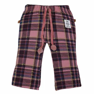 Een trendy geruit broekje uit de Wild Life collectie van Frogs and Dogs. Dit broekje is gemaakt van zacht katoen en heeft een leuk geruit motief. Broeksband heeft een koord.