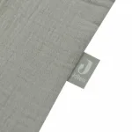 Een heerlijke zachte slaapzak in de kleur olijfgroen uit de collectie van Jollein. Deze slaapzak is gemaakt van hydrofiel katoen en uitermate geschikt voor de warme dagen of in combinatie met een lakentje of deken.