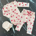 Hier vindt je de legging Bella Frambozen van May Mays. Deze zachte roze legging is voorzien van een mooie ruffle tailleband met rode strik voor een mooie finishing touche.