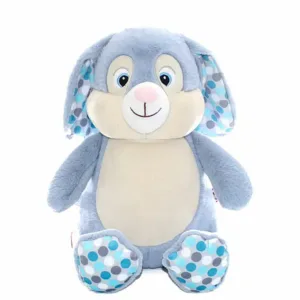 Clovis Brampton Blue Bunny Polka Dot is een heel lief en zacht knuffelkonijn. Hij heeft een blauw lichaam met een pluizige blauwe staart. Zijn vacht is lekker zacht en hij heeft grote slappen oren met aan de binnenkant gekleurde stippen. Zijn wangen zijn schattig mollig en hij heeft grote blauwe ogen.