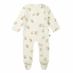 Dit mooie boxpakje met voetjes komt uit de collectie Organic van Frogs and Dogs. Het boxpakje heeft een leuke print van hondjes. Op de voorkant zitten drukkertjes. Tussen de beentjes niet, daar is het gestikt. Dit pakje is voorzien van voetjes, dus sokjes heb je niet nodig. 