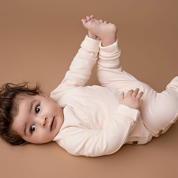 Dit lieve en schattig broekje komt uit de collectie Waffle Organic van Frogs and Dogs. Deze mooie collectie is gemaakt van organisch katoen en heeft een waffel motief.