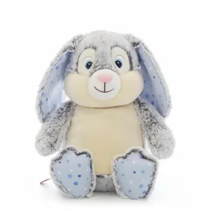 Clovis Brampton Grey Bunny Sterrennacht is een heel lief en zacht knuffelkonijn. Hij is heerlijk zacht en is gemaakt van grijze pluche met een ecru kleurige buik en kin en sterren op de onderkant van zijn voeten en de binnenkant van zijn oren.