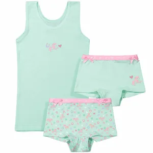 Een leuk setje mintgroen ondergoed Horse van FunderWear. Het setje bestaat uit 2 onderbroekjes en 1 hemdje. Beide onderbroekjes hebben een andere print. Gemaakt van zacht katoen.