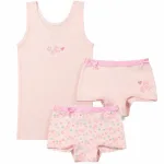 Dit leuke roze setje met ondergoed Horse van FunderWear. Het setje bestaat uit 2 onderbroekjes en 1 hemdje. Beide onderbroekjes hebben een andere print. Gemaakt van zacht katoen.