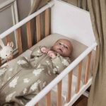 Babyslaapzak Nijntje Snuffy olive green van Jollein met afritsbare mouwen en crèmekleurige print