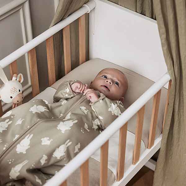 Babyslaapzak Nijntje Snuffy olive green van Jollein met afritsbare mouwen en crèmekleurige print