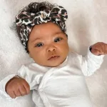 Lief en stoer knoophaarbandje met een luipaarden motief gemaakt van katoen uit de collectie van May Mays. 