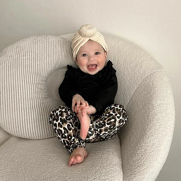 Hier vindt je de legging Lilly Leopard van May Mays. Met deze legging zal jouw kleintje de show stelen. Of het nu is op een feestje, speeldate of een dagje in de opvang.