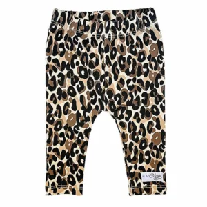 Hier vindt je de legging Lilly Leopard van May Mays. Met deze legging zal jouw kleintje de show stelen. Of het nu is op een feestje, speeldate of een dagje in de opvang.