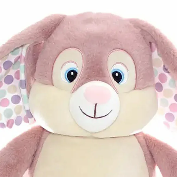 Clovis Brampton is een heel lief en zacht knuffelkonijn. Hij heeft een roze lichaam met een pluizige roze staart. Zijn vacht is lekker zacht en hij heeft grote slappen oren met aan de binnenkant gekleurde stippen. Zijn wangen zijn schattig mollig en hij heeft grote blauwe ogen.
