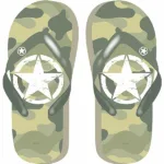 Stoere teenslippers in de kleur legergroen. De teenslippers hebben een camouflage bedrukking & een witte ster. Heerlijk voor naar het strand of het zwembad.