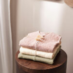 Een heerlijke zachte slaapzak in de kleur oudroze uit de collectie van Jollein. Deze slaapzak is gemaakt van hydrofiel katoen en uitermate geschikt voor de warme dagen of in combinatie met een lakentje of deken.