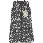 Een heerlijke slaapzak in de kleur antraciet uit de collectie van Briljant Baby. Deze slaapzak is gemaakt van katoen en uitermate geschikt voor de warme dagen of in combinatie met een lakentje of deken.