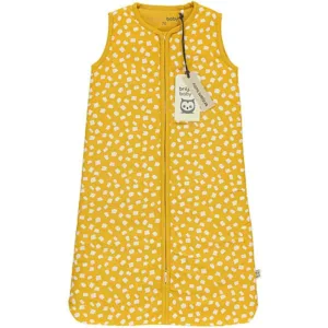 Een heerlijke slaapzak in de kleur geel uit de collectie van Briljant Baby. Deze slaapzak is gemaakt van katoen en uitermate geschikt voor de warme dagen of in combinatie met een lakentje of deken.