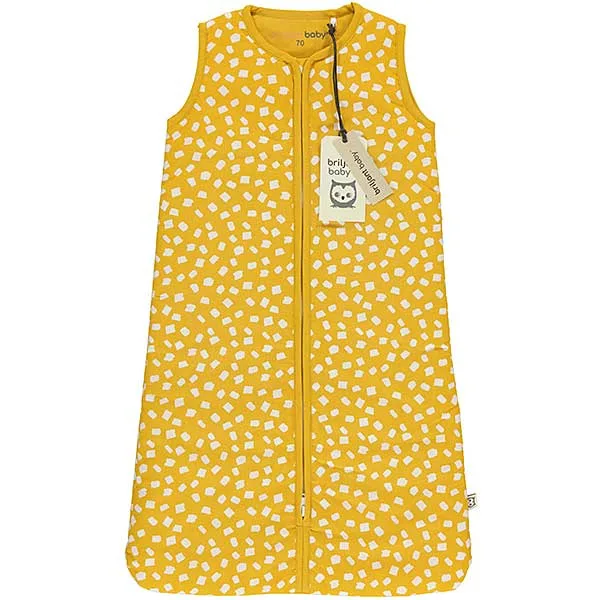 Een heerlijke slaapzak in de kleur geel uit de collectie van Briljant Baby. Deze slaapzak is gemaakt van katoen en uitermate geschikt voor de warme dagen of in combinatie met een lakentje of deken.