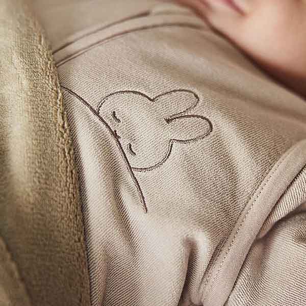 Jollein Nijntje terry babyslaapzak nougat met afritsbare mouwen en geborduurde Nijntje